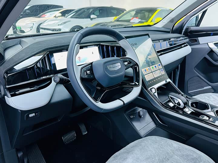 Фото 5 - Geely Atlas L