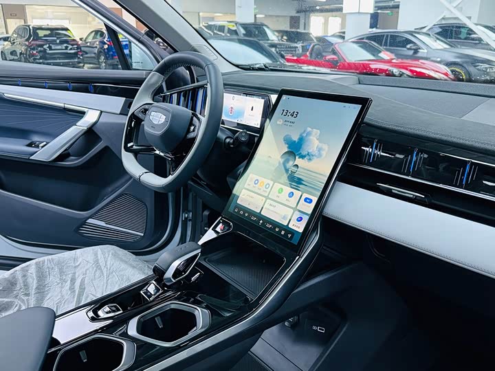 Фото 7 - Geely Atlas L