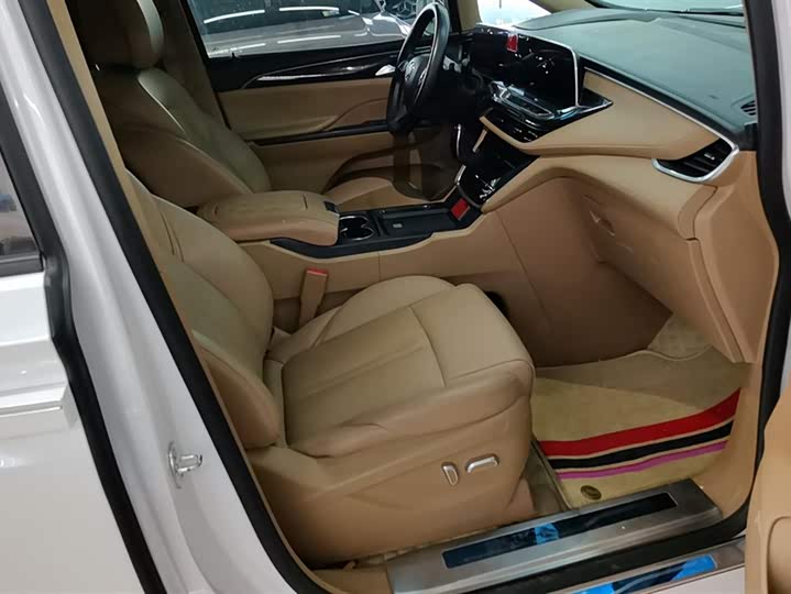 Фото 8 - Buick GL8 ES