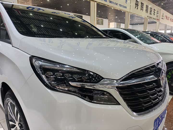 Фото 8 - Buick GL8 ES