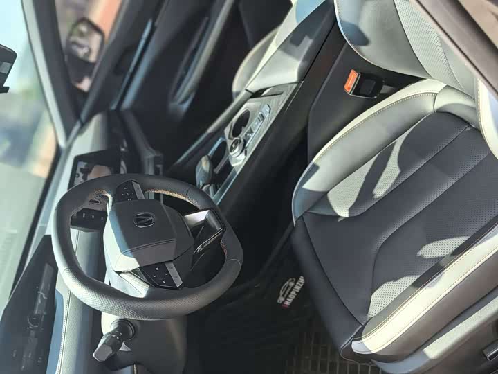 Фото 8 - Changan UNI-V