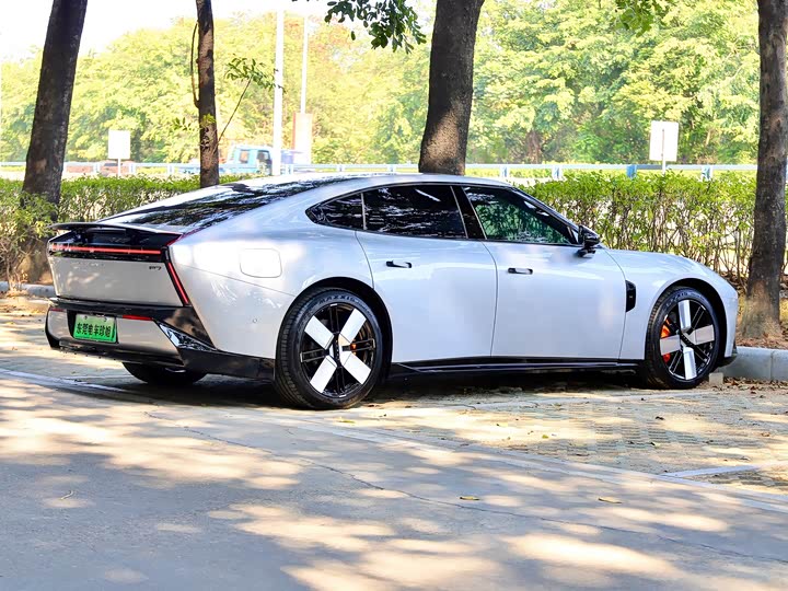 Фото 5 - XPeng P7