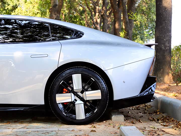 Фото 9 - XPeng P7