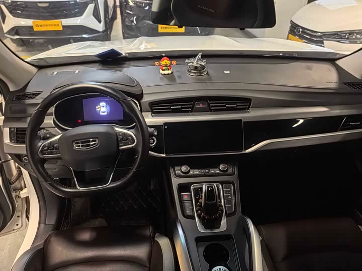 Фото 3 - Geely Atlas