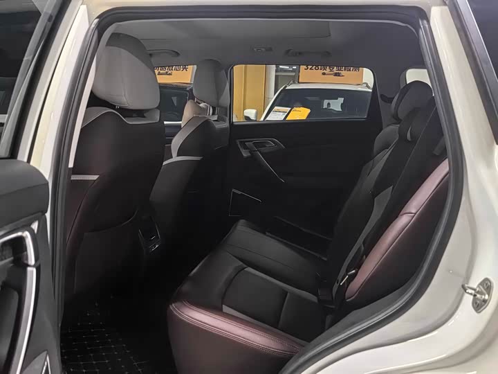 Фото 4 - Geely Atlas