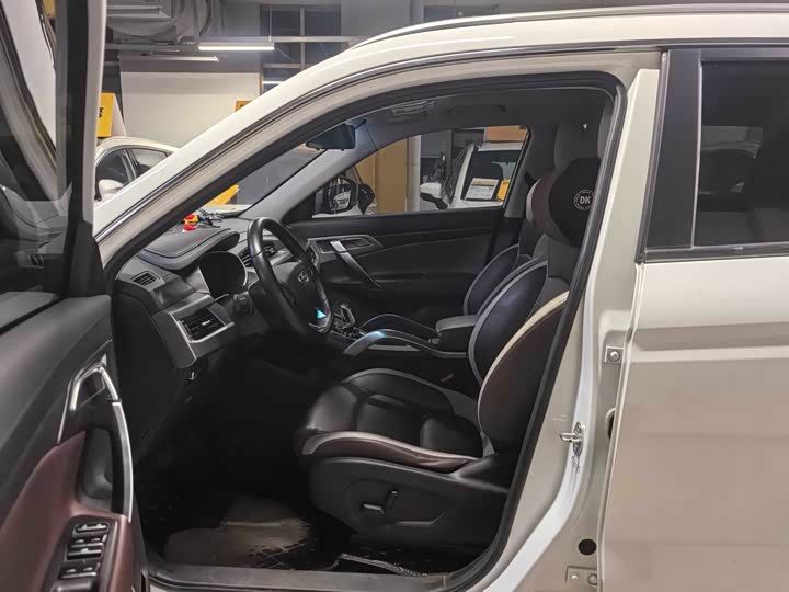 Фото 5 - Geely Atlas