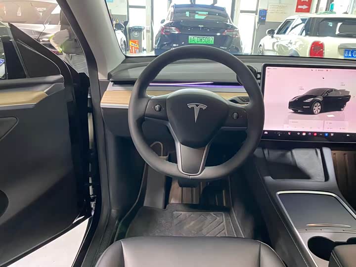 Фото 6 - Tesla Model Y