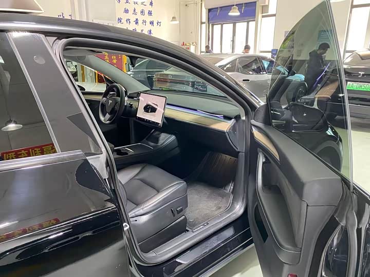 Фото 8 - Tesla Model Y