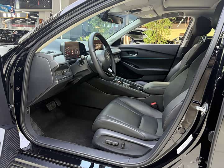 Фото 4 - Honda Accord