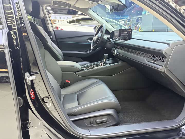 Фото 9 - Honda Accord