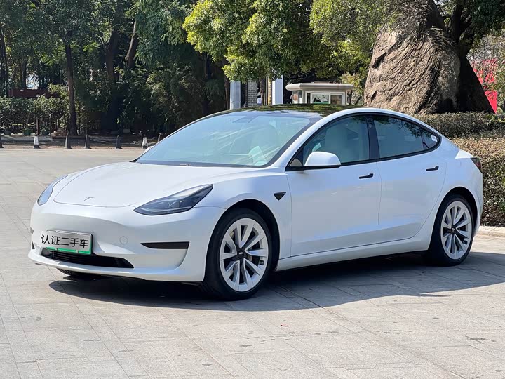 Фото 1 - Tesla Model 3