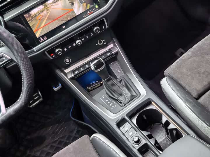 Фото 8 - Audi Q3