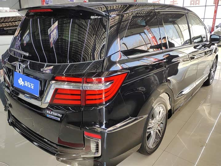 Фото 3 - Honda Elysion