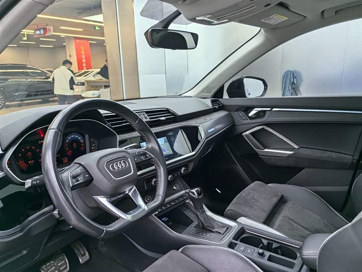 Фото 6 - Audi Q3