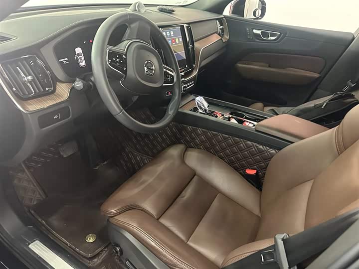 Фото 3 - Volvo XC60