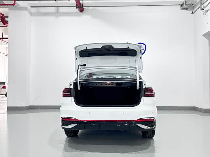 Фото 8 - Volkswagen Lavida