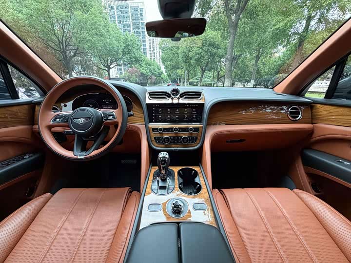 Фото 8 - Bentley Bentayga