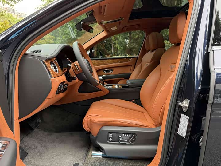 Фото 9 - Bentley Bentayga