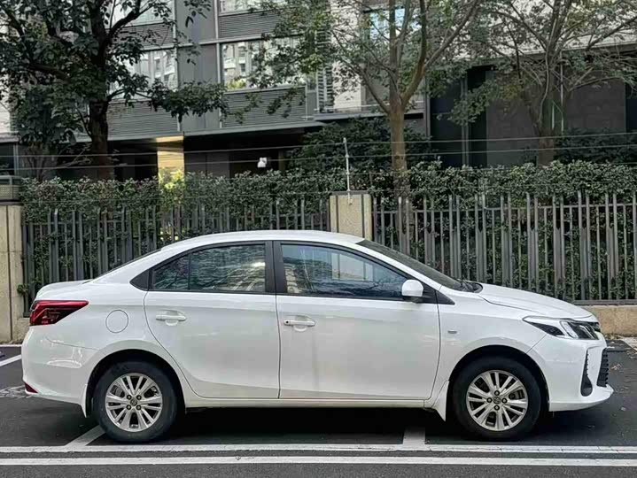 Фото 4 - Toyota Vios