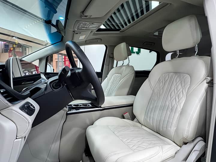 Фото 6 - Buick GL8 ES