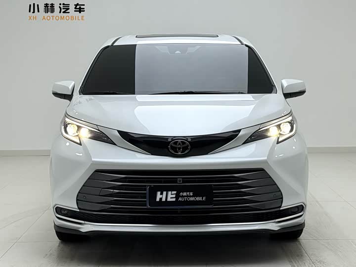 Фото 2 - Toyota Sienna