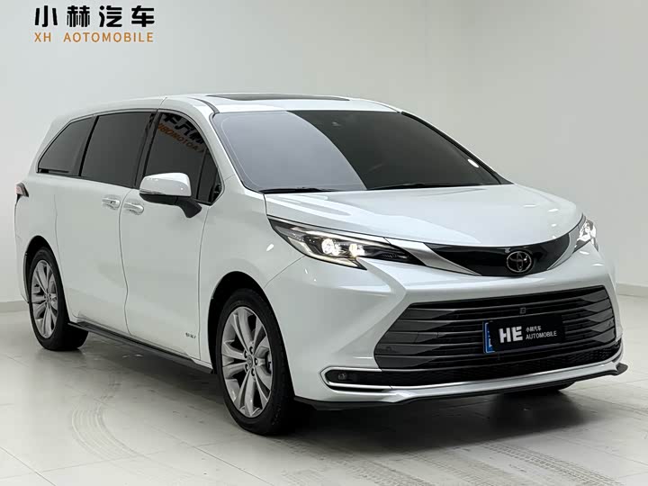 Фото 3 - Toyota Sienna