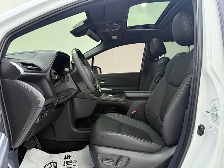 Фото 7 - Toyota Sienna