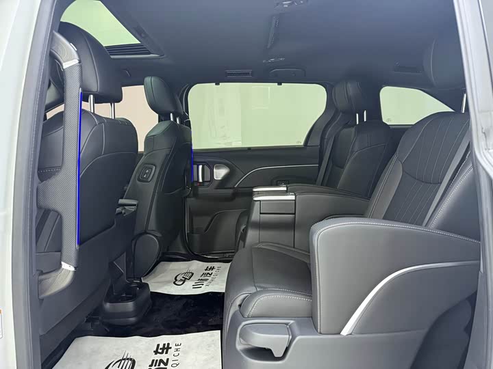 Фото 8 - Toyota Sienna