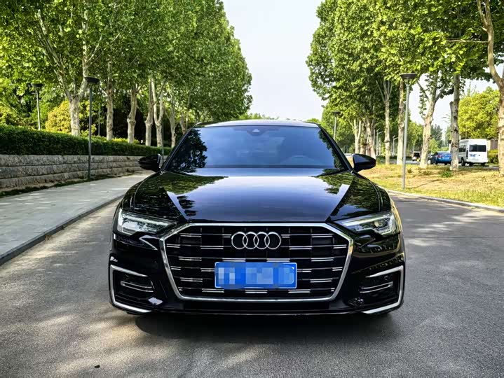 Фото 1 - Audi A6L