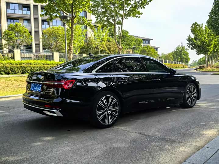 Фото 3 - Audi A6L