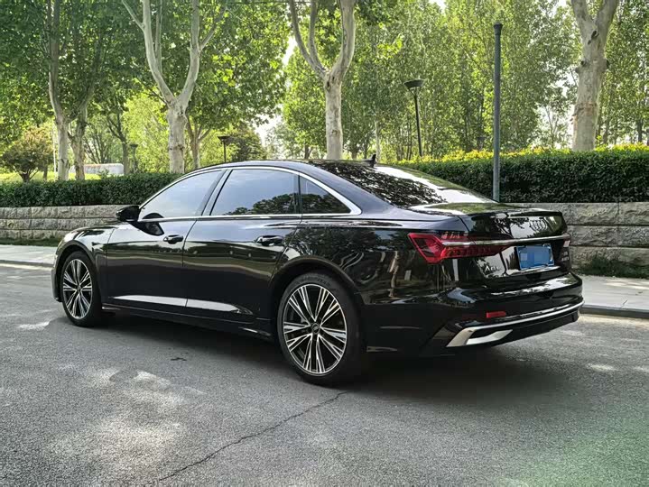 Фото 4 - Audi A6L