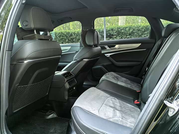 Фото 9 - Audi A6L