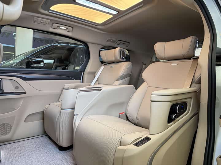 Фото 9 - Buick GL8 ES