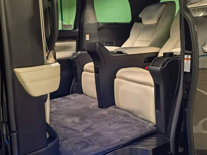 Фото 7 - Lexus LM