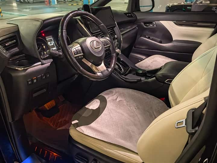 Фото 8 - Lexus LM