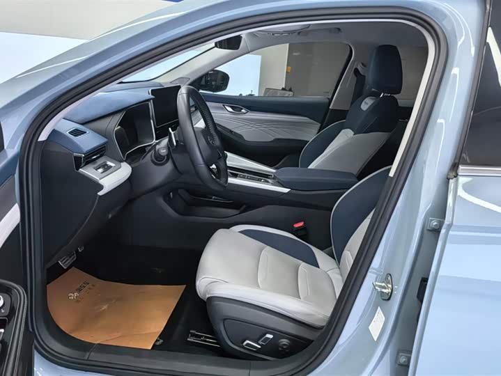 Photo 9 - Geely Preface