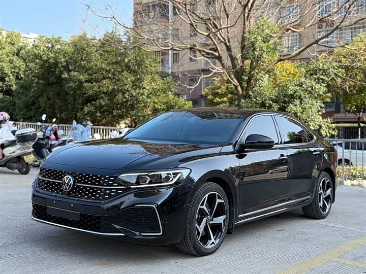 Фото 1 - Volkswagen Passat