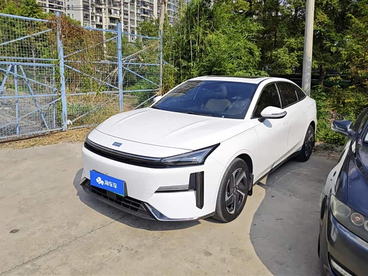 Фото 1 - Geely Galaxy L6