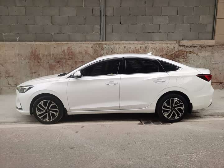 Фото 4 - Changan Eado EV