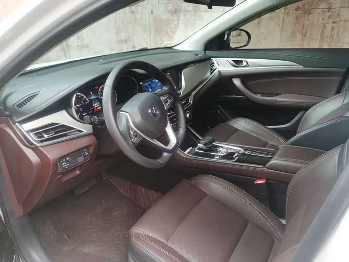 Фото 5 - Changan Eado EV