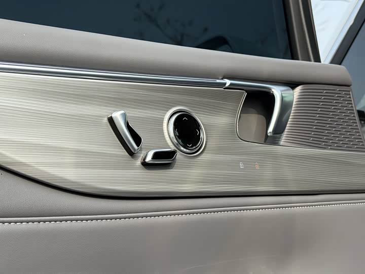 Фото 6 - Buick GL8 ES