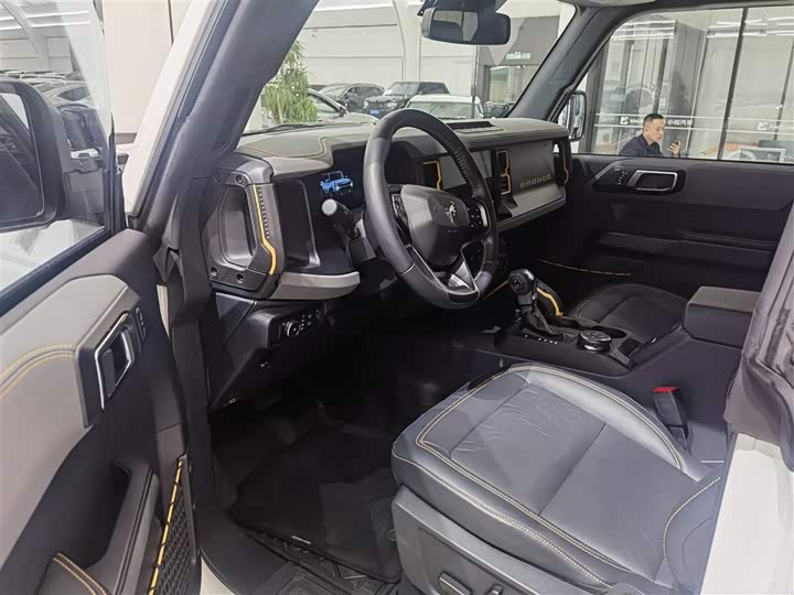 Фото 9 - Ford Bronco