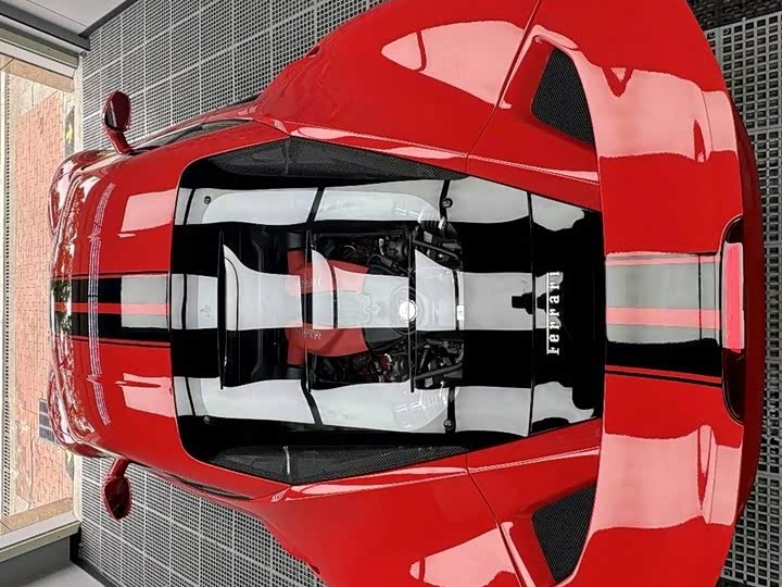 Фото 2 - Ferrari F8