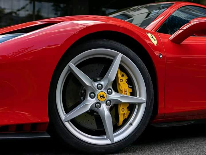 Фото 4 - Ferrari F8