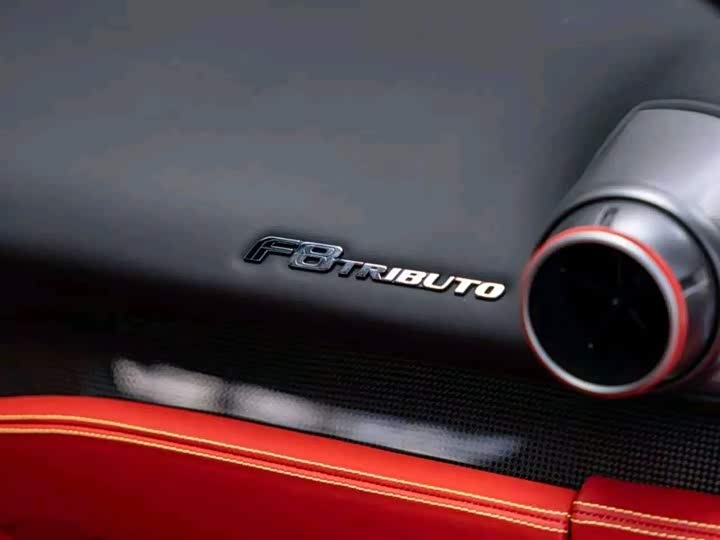 Фото 8 - Ferrari F8