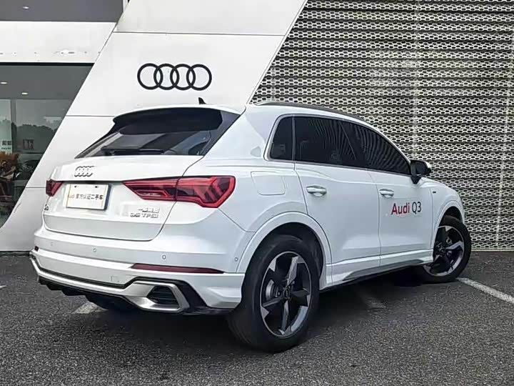 Фото 4 - Audi Q3