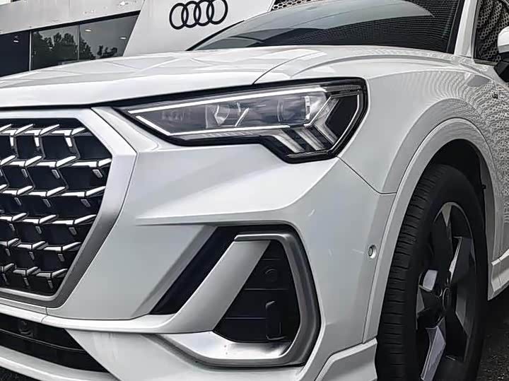 Фото 9 - Audi Q3