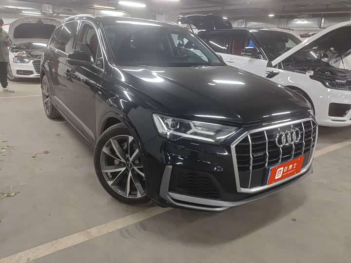 Фото 2 - Audi Q7
