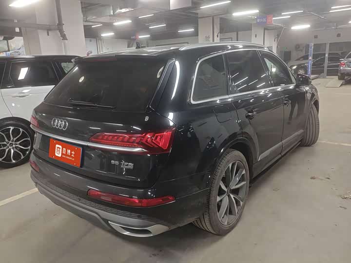 Фото 3 - Audi Q7