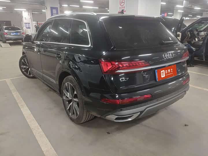 Фото 4 - Audi Q7